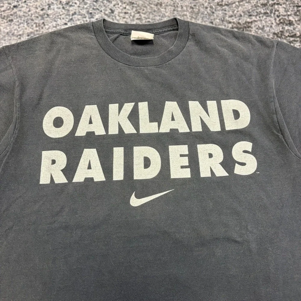 VTG Nike Center Swoosh Oakland Raiders T Shirt Mens Medium Black Faded USA 90s